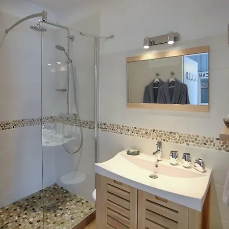 Pensión La Maison Au-dessus Des Voiles