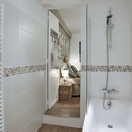 Pensión La Maison Au-dessus Des Voiles