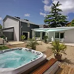 Pensión La Maison Au-dessus Des Voiles 3*